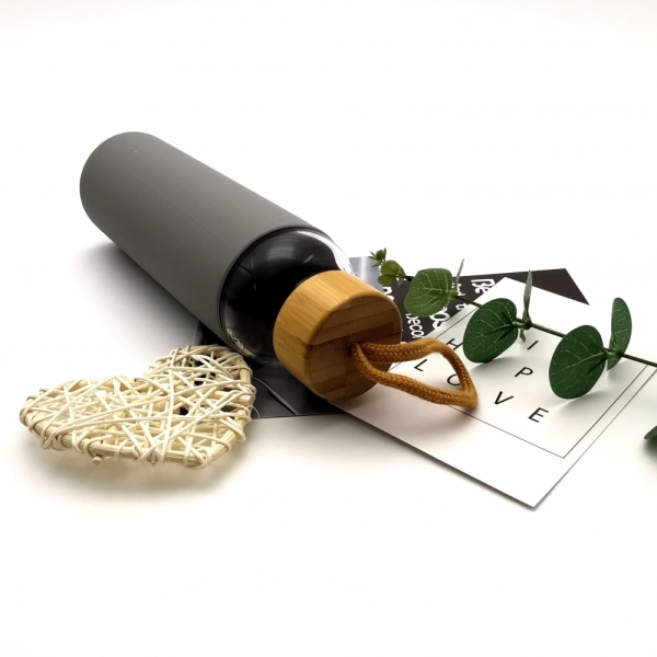 Glass water bottle with Silicon sleeve and Bamboo lid 