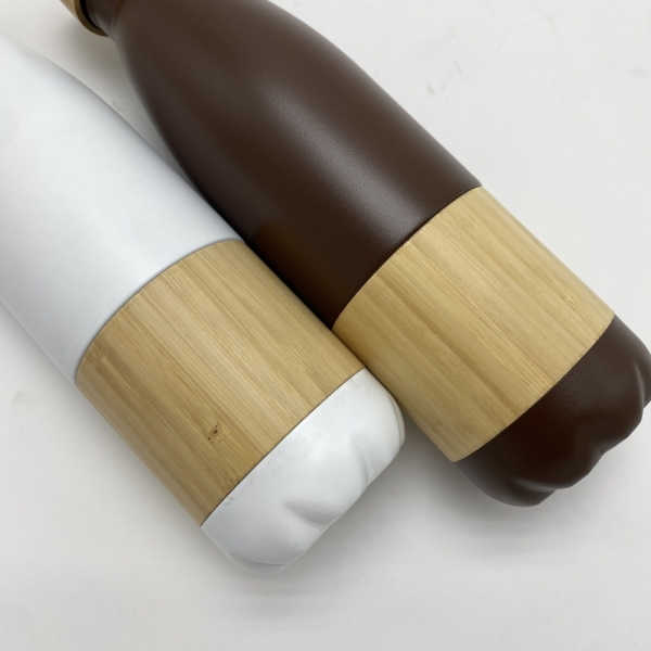 Vacuum water bottle with Bamboo lid